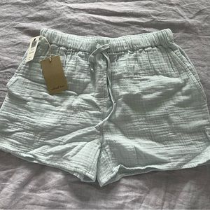 BNWT Aritzia “Wilfred Free” Sail Short 3in in Cloud Blue